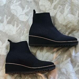 Eileen FISHER black Knit Stretch LONDON bootie. Size 10.